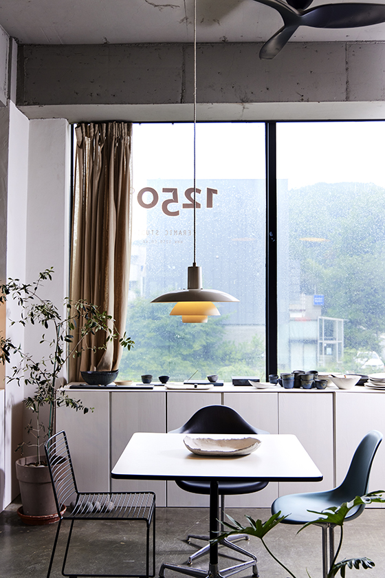 &lsquo;1250℃&rsquo;라는 브랜드로 작품을 선보이고 있습니다.